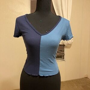 Discreet Two-Tone Navy and Light Blue Crop Top